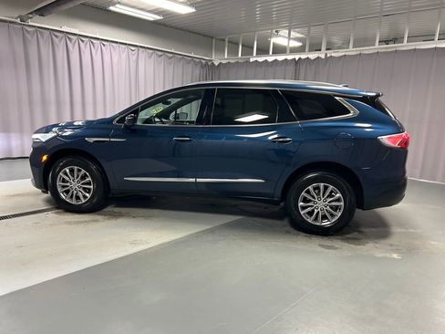 Used 2023 Buick Enclave Essence w/ Sound and Sites Package image 4