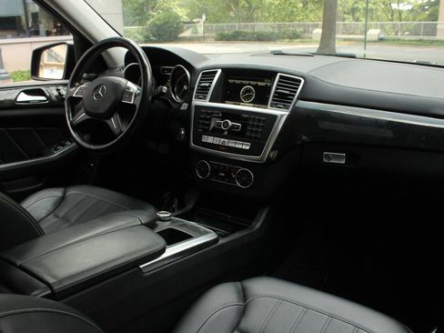 Used 2016 Mercedes-Benz GL 320 BlueTEC 4MATIC w/ Premium I Package image 25