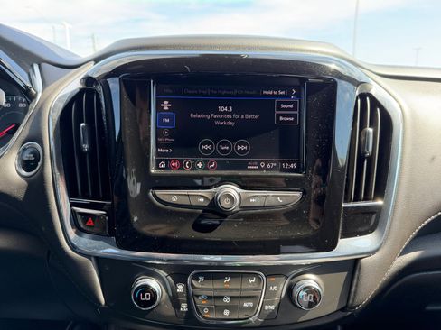 Used 2023 Chevrolet Traverse LT image 28