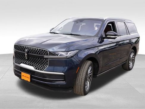 Used 2025 Lincoln Navigator Reserve AWD/4WD image 11