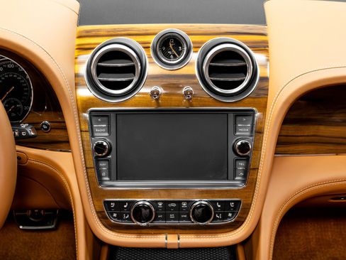 Used 2019 Bentley Bentayga image 31