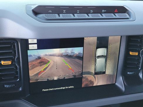 Used 2023 Ford Bronco Badlands w/ Sasquatch Package image 16