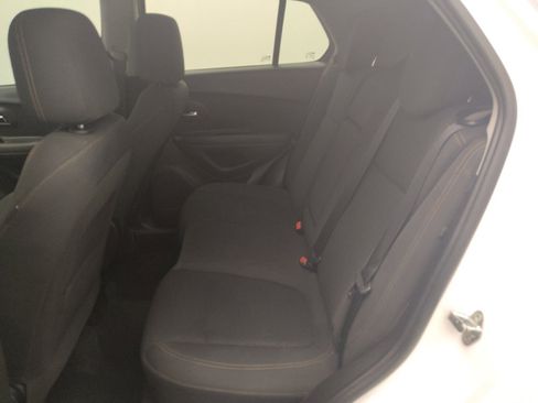 Used 2018 Chevrolet Trax LS FWD image 18