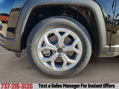 New 2026 Jeep Compass Latitude image 14