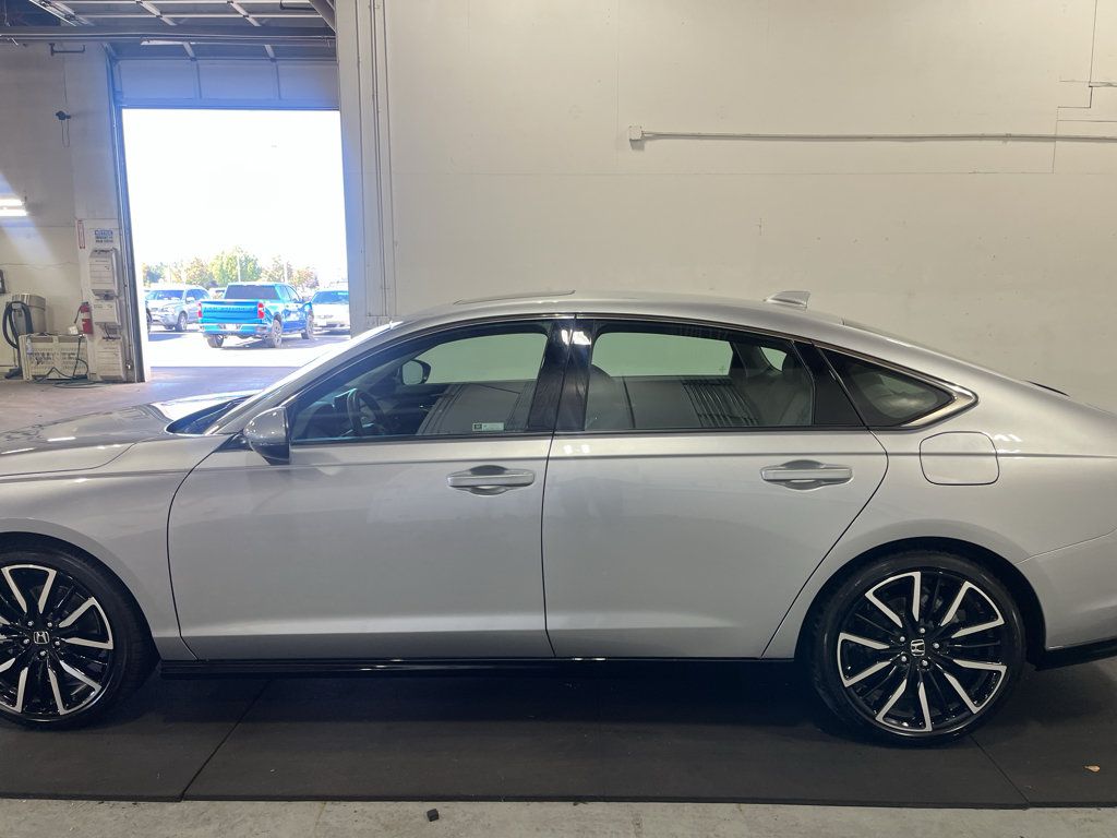 Used 2025 Honda Accord Touring image 9