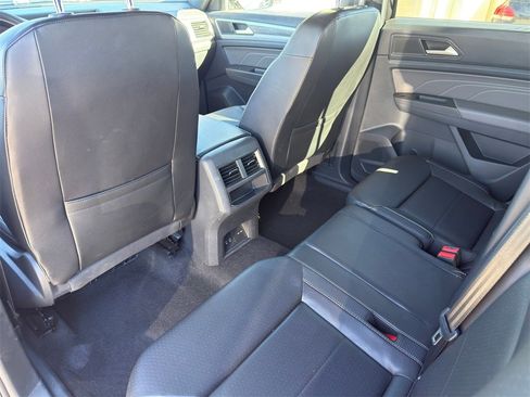 Used 2022 Volkswagen Atlas Cross Sport SE w/ Panoramic Sunroof Package image 21