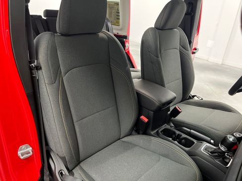 Used 2025 Jeep Wrangler Unlimited Sahara image 21