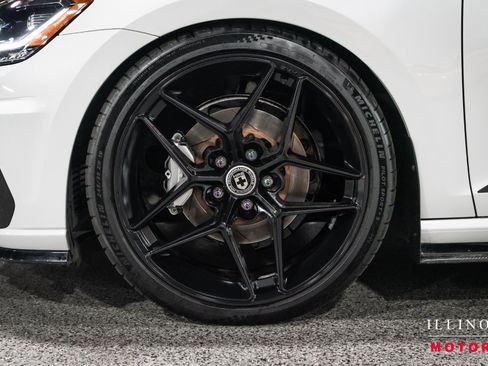 Used 2019 Volkswagen Golf R 4-Door AWD/4WD image 9