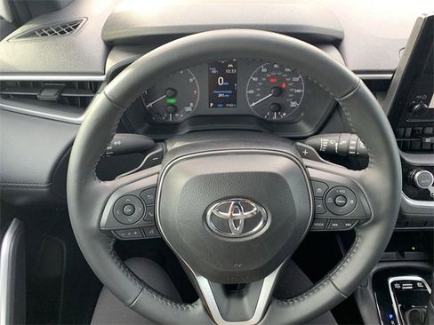 Used 2024 Toyota Corolla Cross SE image 19