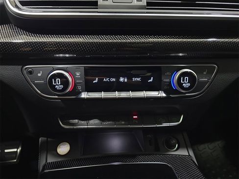 New 2025 Audi SQ5 Prestige image 24