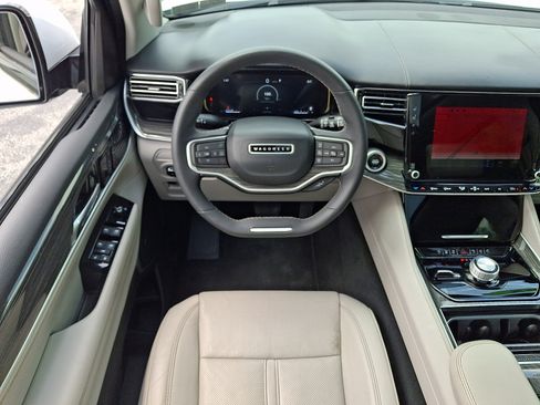 Used 2022 Jeep Wagoneer Series II w/ Premium Group I AWD/4WD image 12