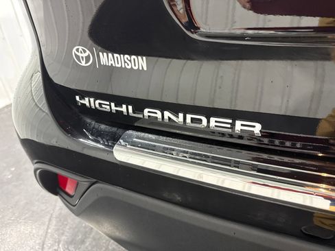 Used 2023 Toyota Highlander L FWD image 42