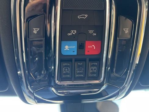 Used 2023 Jeep Grand Cherokee Overland w/ Adv Protech Group III image 8