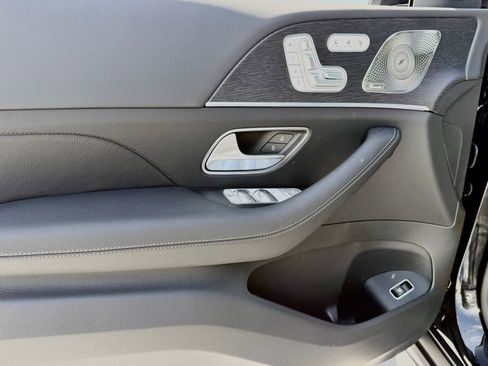 New 2026 Mercedes-Benz GLS 580 4MATIC image 16