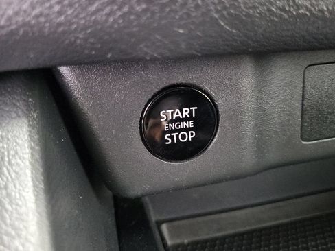 Used 2024 Nissan Rogue SV FWD image 31