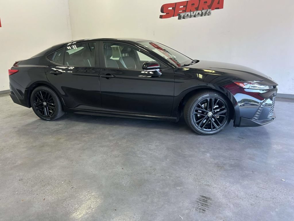 Used 2025 Toyota Camry SE FWD image 2