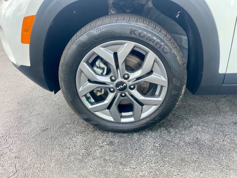 Used 2025 Kia Seltos LX AWD/4WD image 9