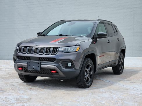 Used 2024 Jeep Compass Trailhawk AWD/4WD image 4