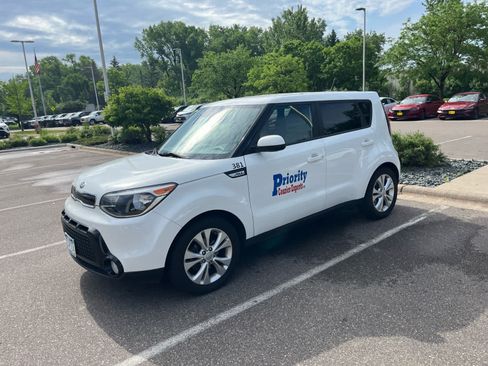 Used 2016 Kia Soul + FWD image 3