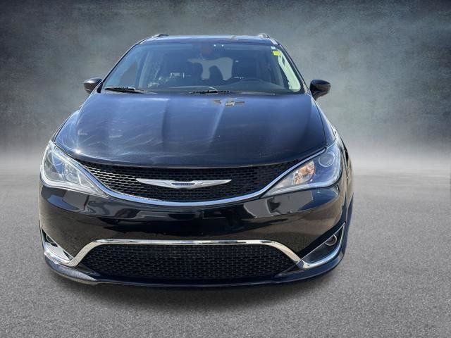 Used 2020 Chrysler Pacifica Touring-L FWD image 3