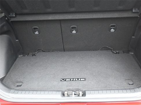 Used 2024 Hyundai Venue Limited image 7