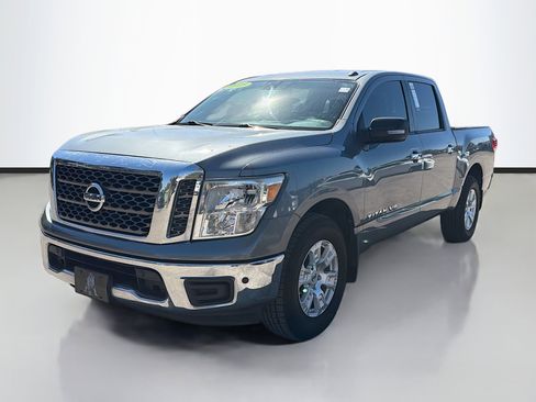 Used 2018 Nissan Titan SV w/ SV Convenience Package image 7