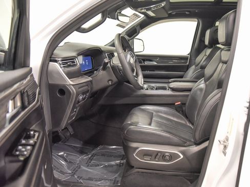 Used 2022 Jeep Wagoneer Series II w/ Premium Group I image 2