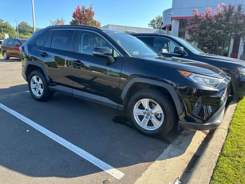 Used 2021 Toyota RAV4 XLE FWD image 6