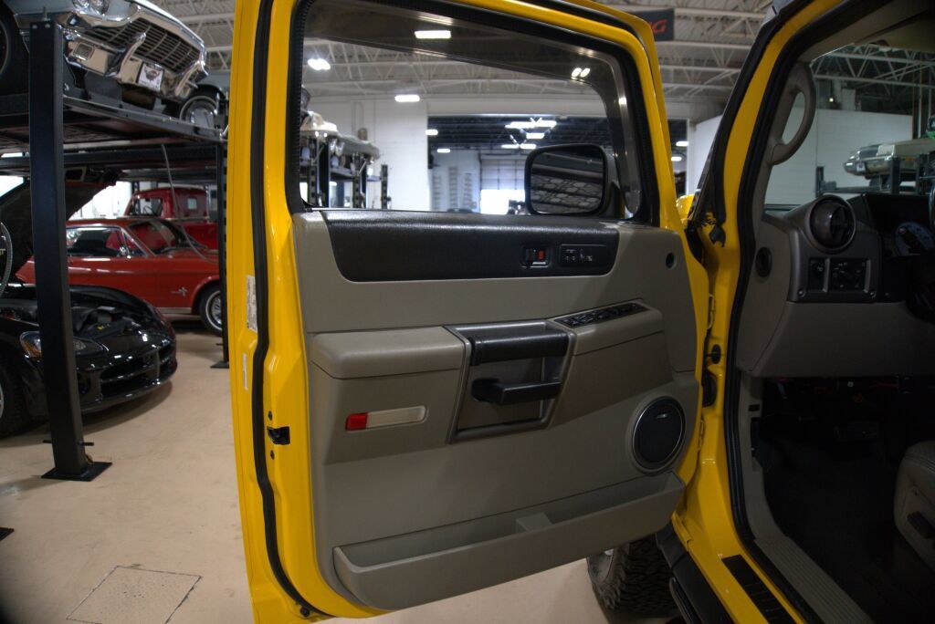 Used 2003 HUMMER H2 w/ Preferred Equipment Group AWD/4WD image 36