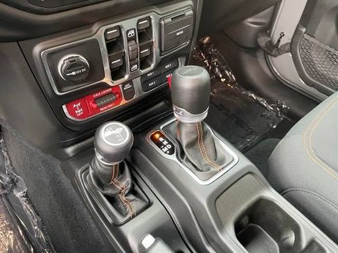 Used 2023 Jeep Gladiator Mojave w/ Cold Weather Group AWD/4WD image 21