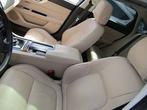 Used 2016 Jaguar XF Prestige image 9