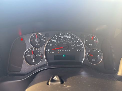 Used 2023 Chevrolet Express 2500 w/ Driver Convenience Package RWD image 20