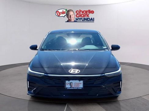 New 2026 Hyundai Elantra SE FWD image 8