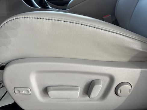 Used 2019 Toyota Highlander XLE image 21