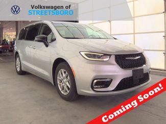 Used 2024 Chrysler Pacifica Touring-L FWD video 1