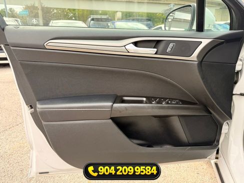 Used 2017 Ford Fusion SE w/ Fusion SE Technology Package FWD image 20