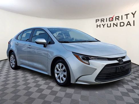 Used 2023 Toyota Corolla LE w/ Carpet Mat Package (TMS) image 3