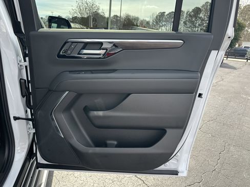 New 2026 Chevrolet Suburban LS image 18