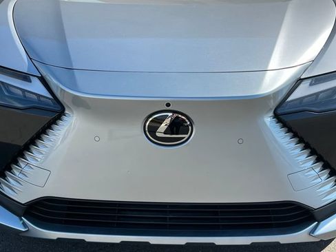Used 2024 Lexus RZ 450e Premium AWD/4WD image 4