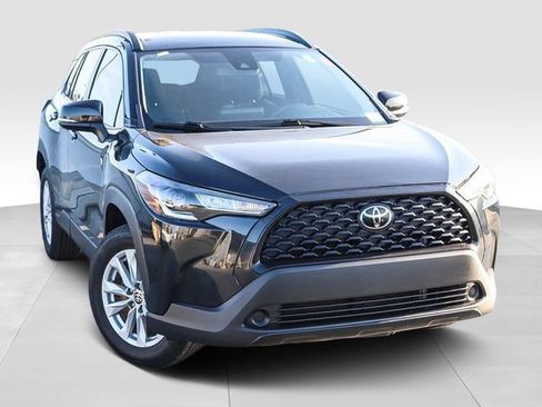 Used 2022 Toyota Corolla Cross LE FWD image 2