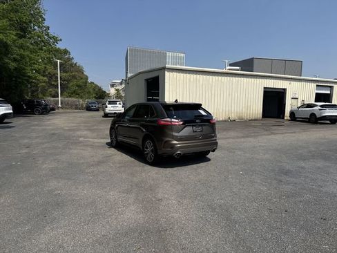Used 2019 Ford Edge Titanium w/ Equipment Group 301A image 7