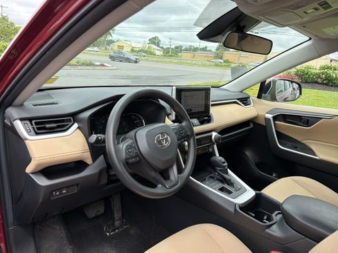 Used 2023 Toyota RAV4 LE AWD/4WD image 7