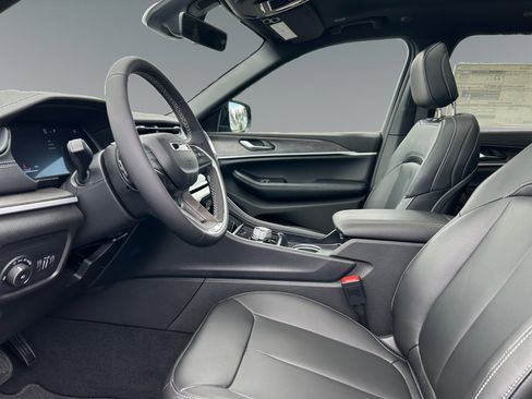 New 2026 Jeep Grand Cherokee Limited RWD image 9