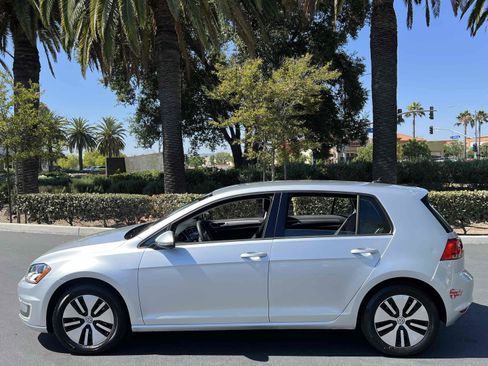Used 2016 Volkswagen e-Golf SE w/ DC Fast Charging Package image 18