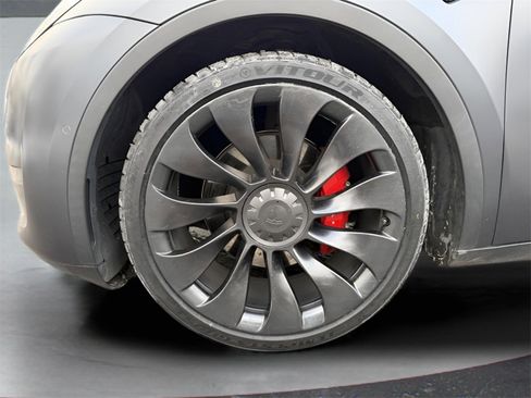 Used 2022 Tesla Model Y Performance image 10