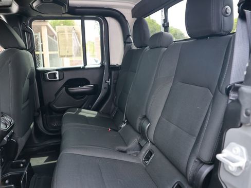 Used 2021 Jeep Gladiator Sport AWD/4WD image 34