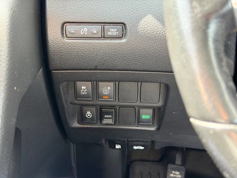 Used 2017 Nissan Rogue Sport SV w/ SV Premium Package AWD/4WD image 18