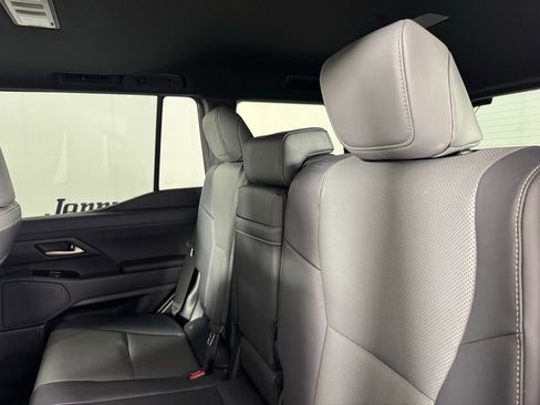 Used 2024 Lexus GX 550 w/ Cold Area Package AWD/4WD image 31