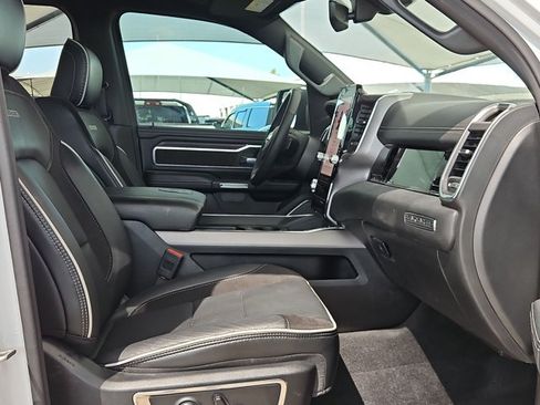 Used 2025 RAM 1500 Laramie AWD/4WD image 15