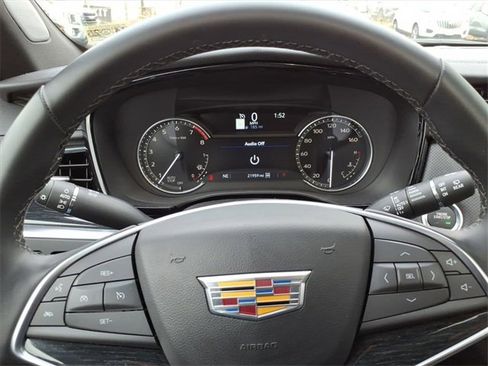 Certified 2025 Cadillac XT5 Premium Luxury image 15